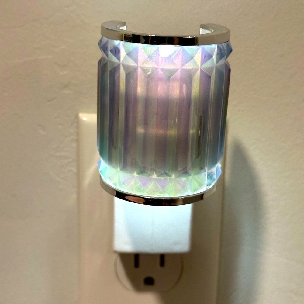 Bath & Body Works ~ Iridescent Wallflower Plug-in & Night Light